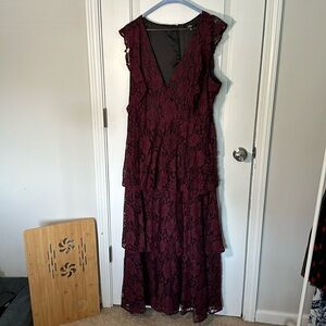 Lulu’s plus size burgundy lace floor length gown, 2XL worn once
